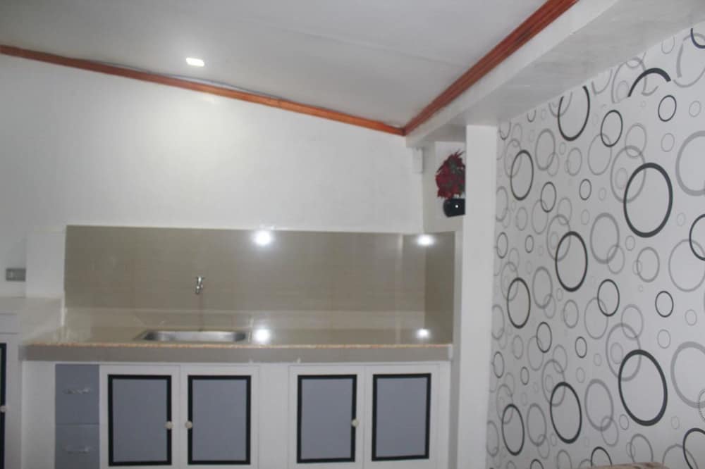 J's Backpackers Hostel 4/17