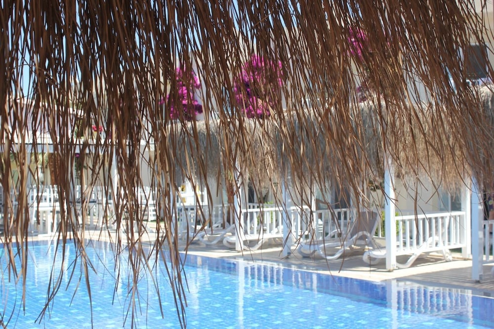 Viras Hotel 37/45