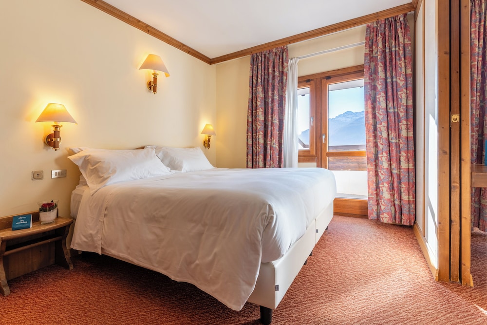 غرفة سوبيريور بسرير مزدوج أو سريرين منفصلين بإطلالة على الجبل، Hotel Alaska Cortina 6/9