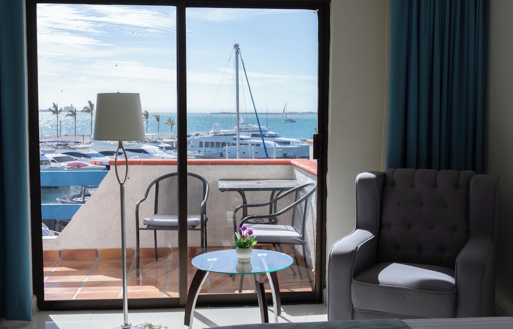 The Westmarine Waterfront Hotel 40/61