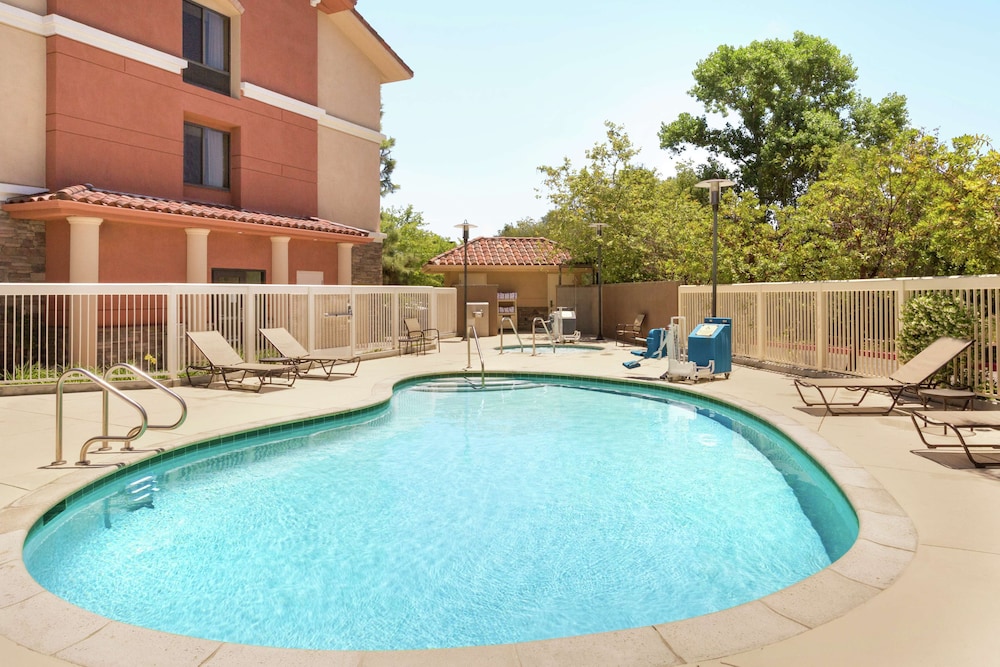 Hampton Inn & Suites Thousand Oaks 2/58