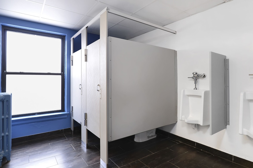 Chicago Getaway Hostel 49/50