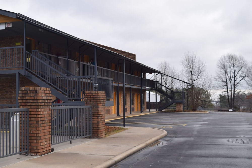 Super 8 by Wyndham Paragould 32/50
