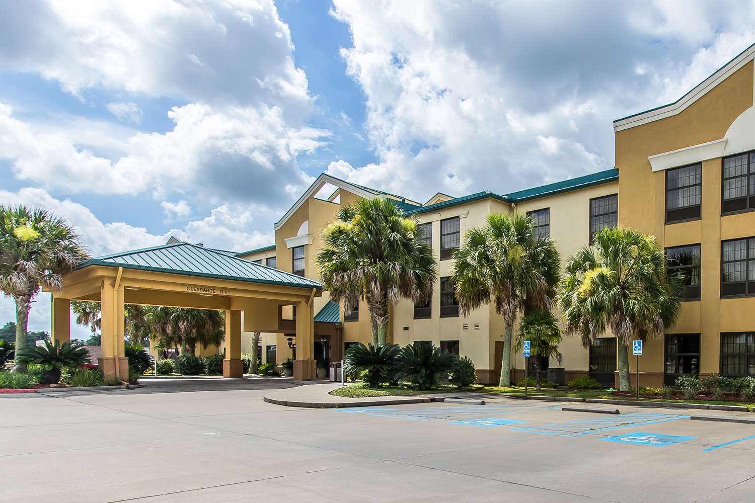 Quality Suites New Iberia 2/25