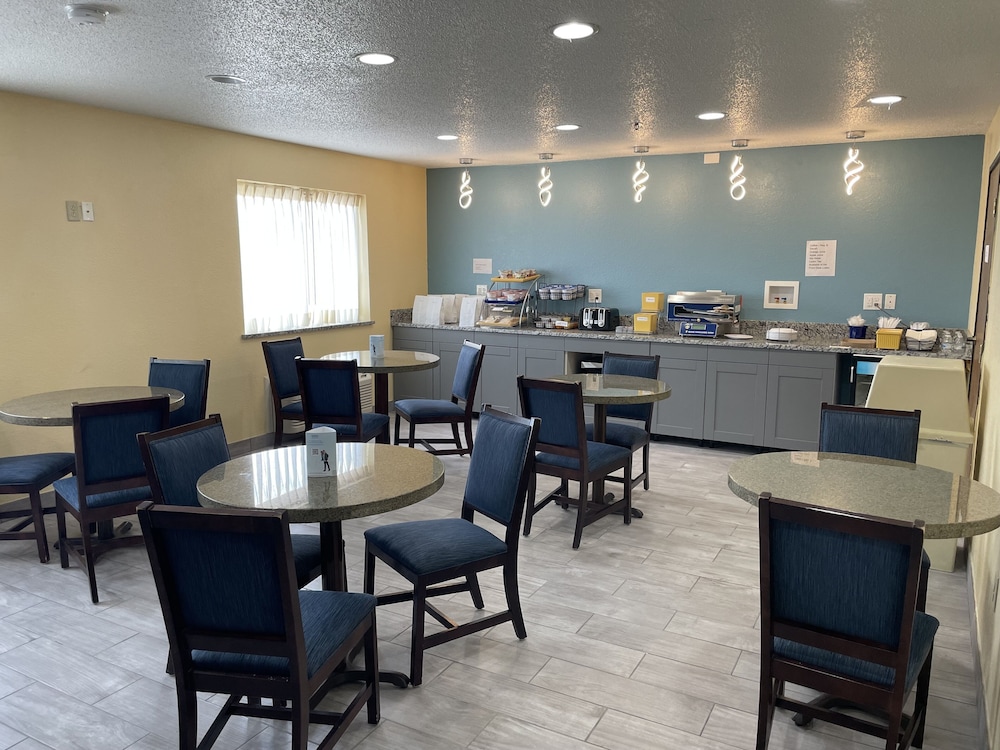Days Inn by Wyndham Batavia Ohio 17/22