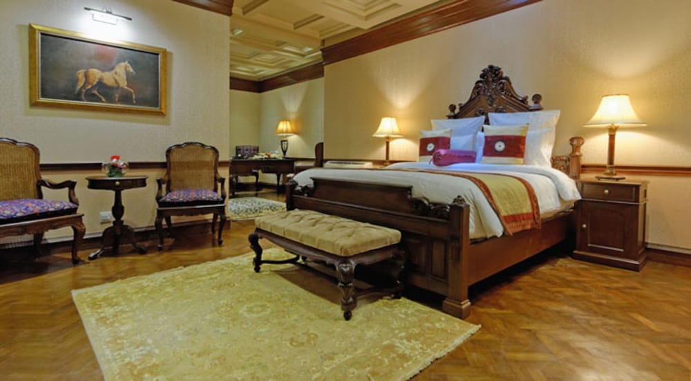 Faletti’s Hotel 23/68
