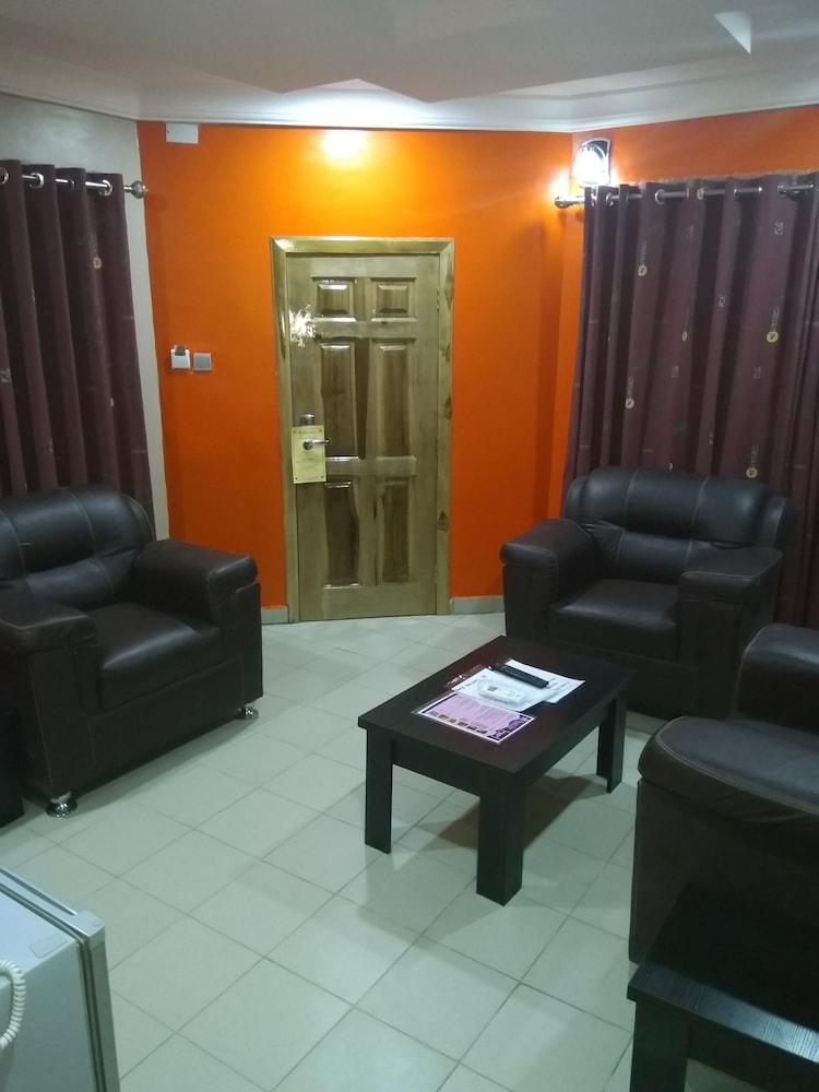 HAVANNAH SUITES 12/17