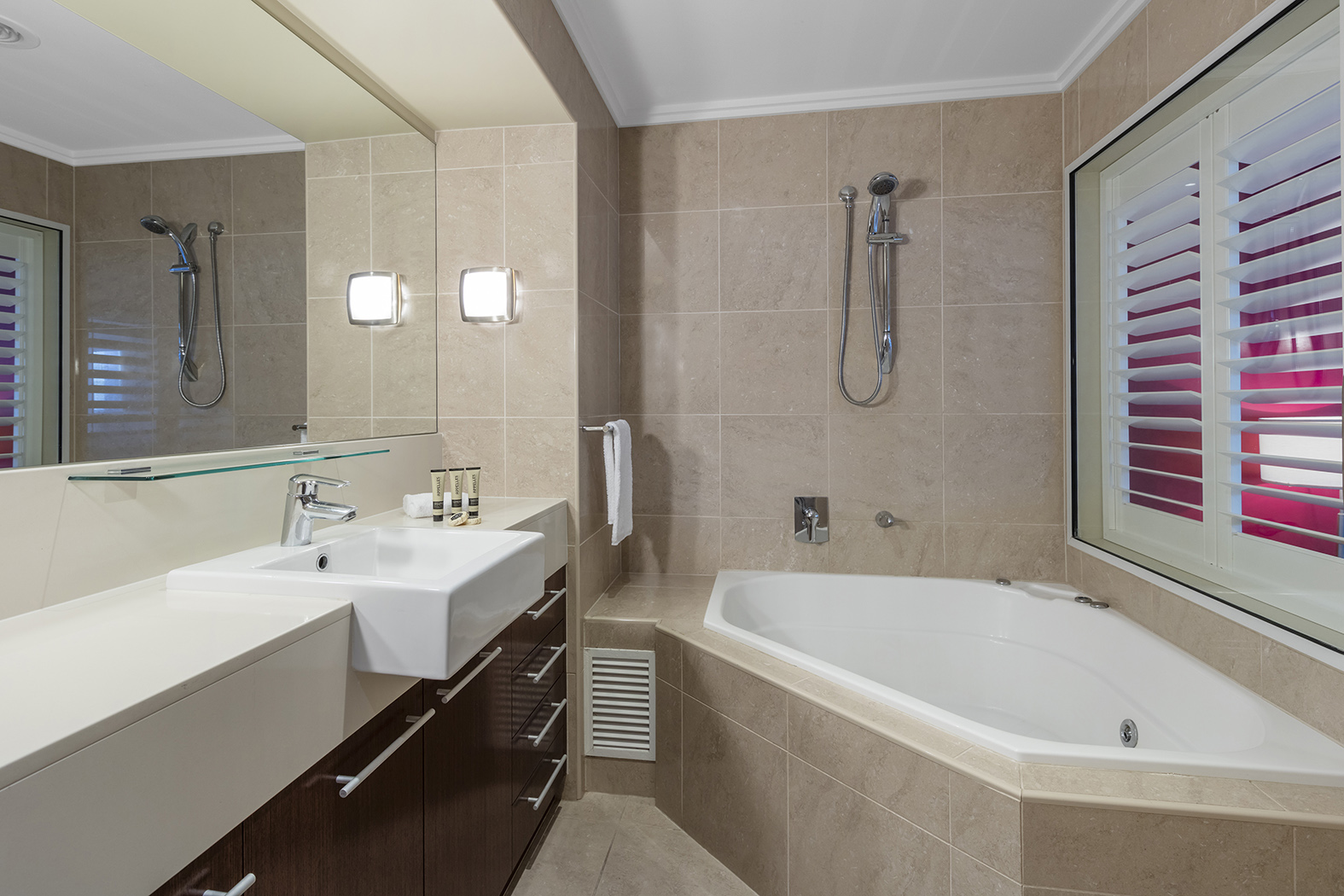2 Bedrooms, Premier, Ocean View, Oaks Hervey Bay Resort and Spa 5/5