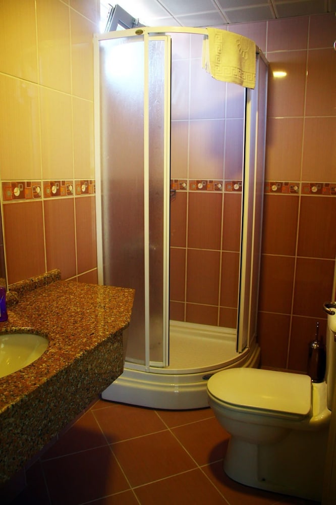 Isik Otel 32/33