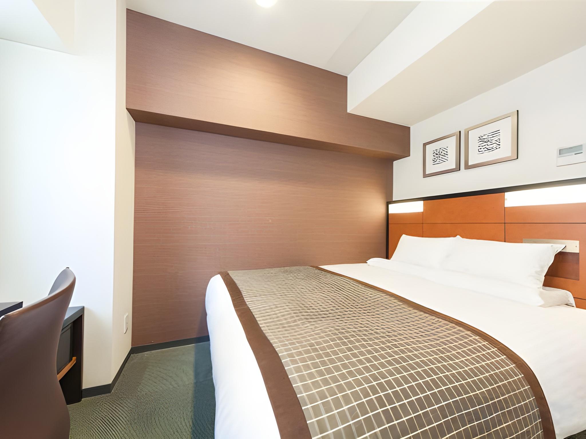 APARTMENT, DOUBLE BED, SMOKING