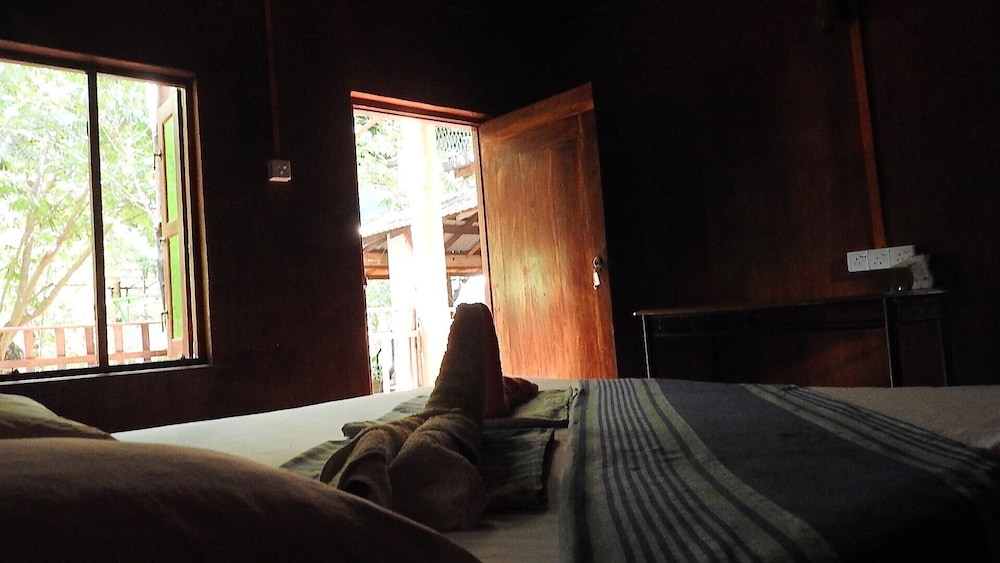 Riverside Cabana Yala 7/50