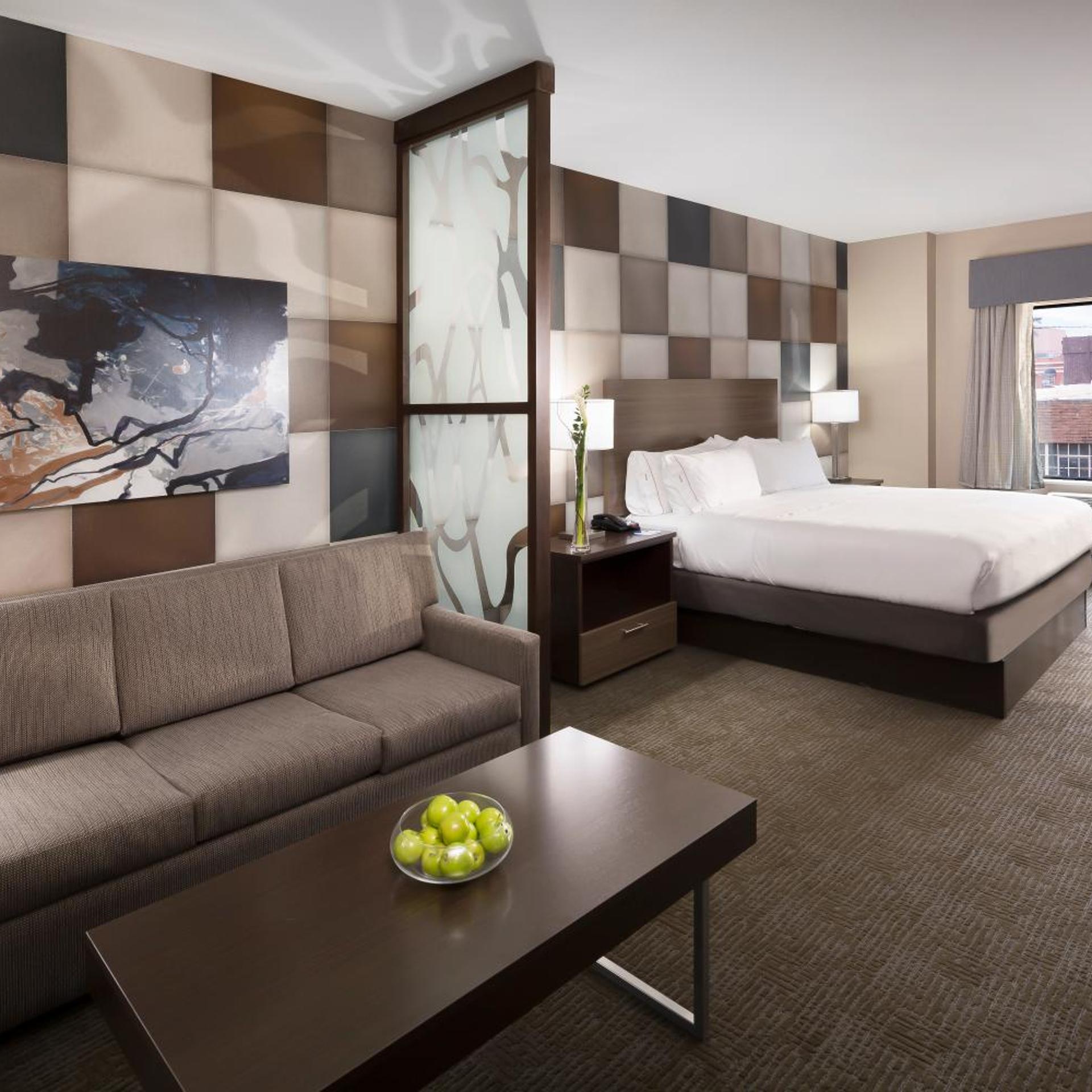 جناح لذوي الإعاقة، Holiday Inn Express & Suites Oklahoma City Dwtn - Bricktown 2/7