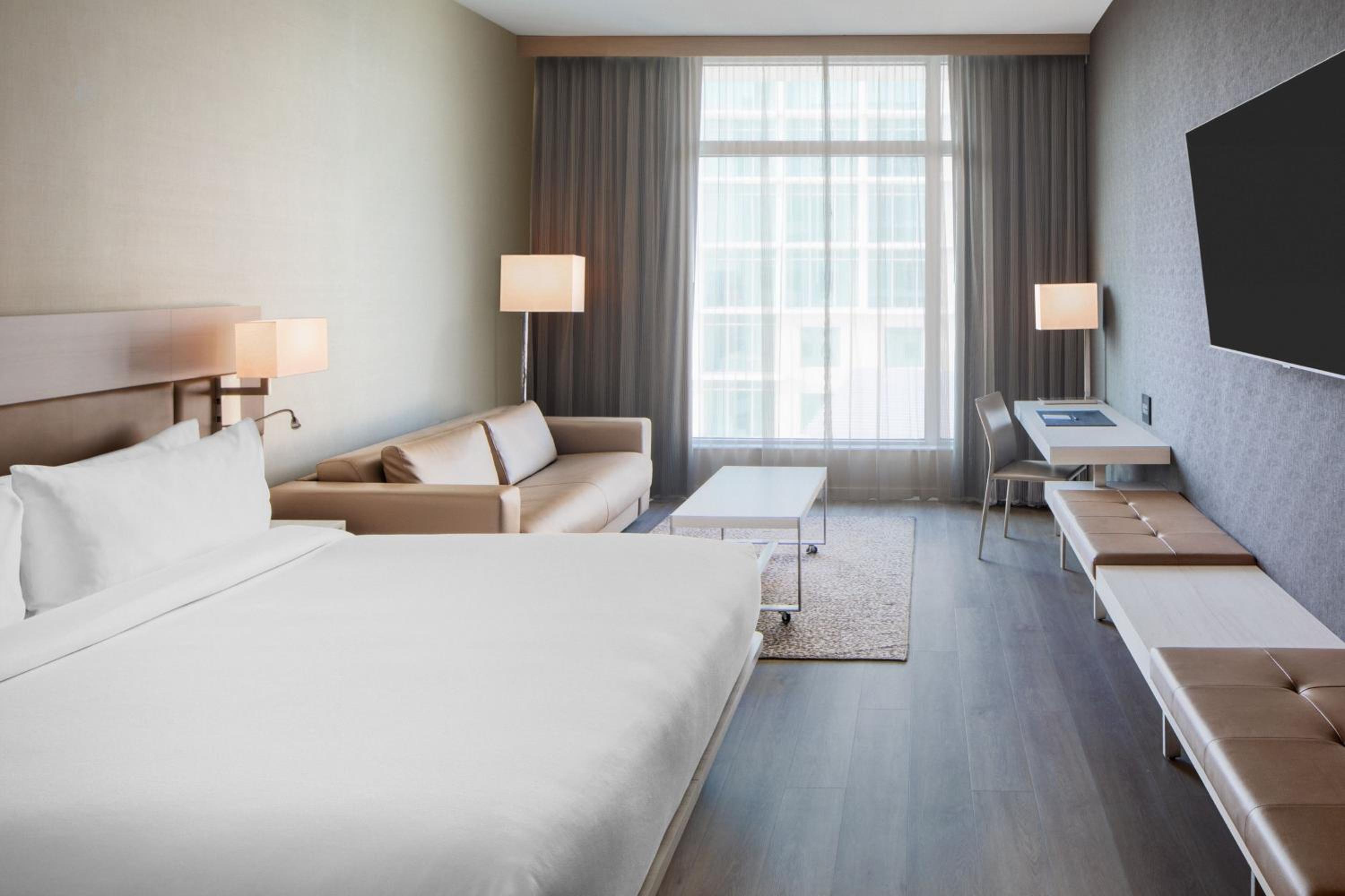 Premium, King Bed, Promenade View, Sofa, Corner