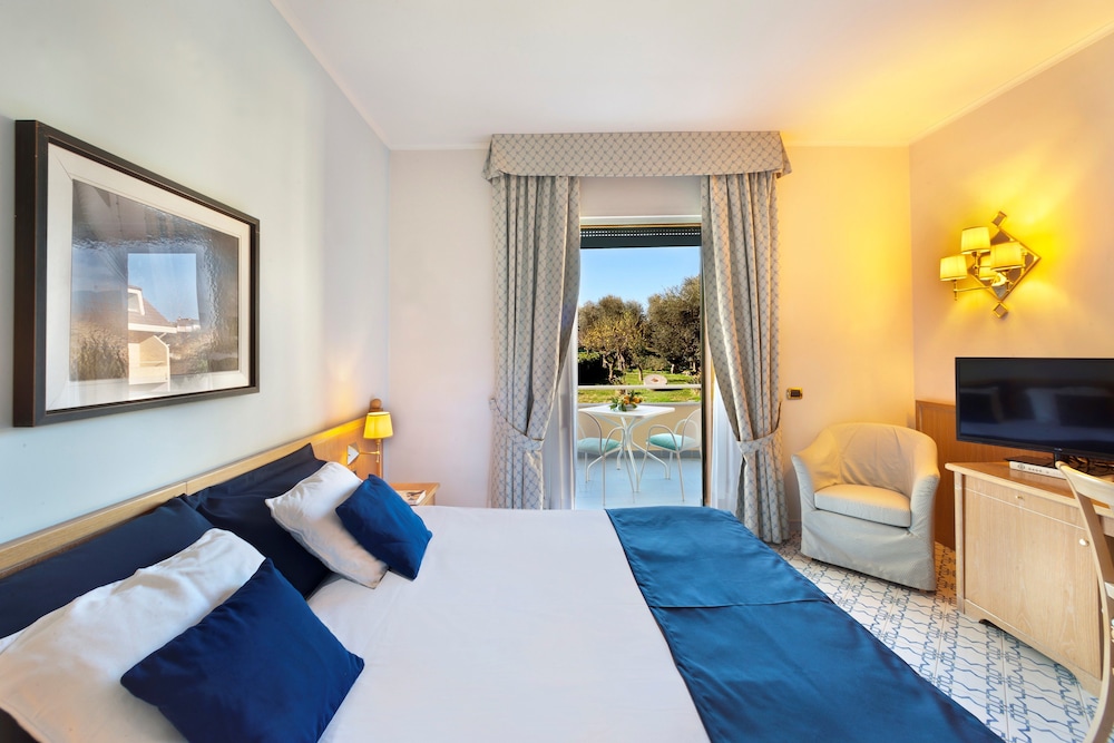 STANDARD, DOUBLE OR TWIN BED, BALCONY