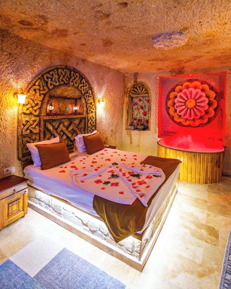 Bayar Cave Suite 26/60