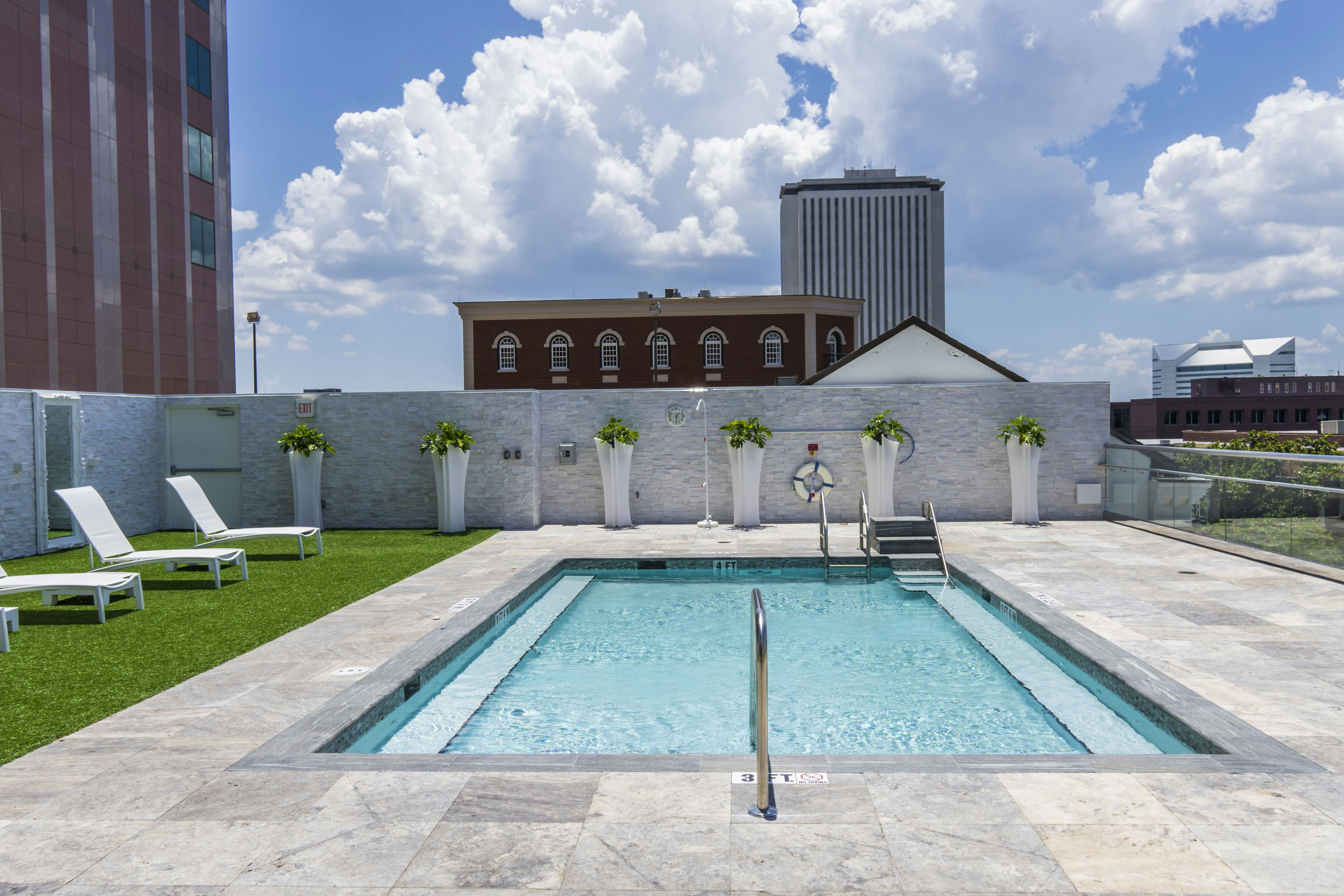DoubleTree by Hilton Hotel Tallahassee 62/64