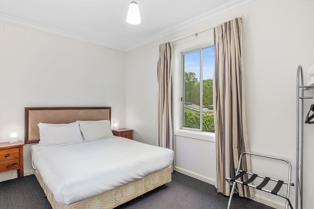 3 Bedrooms, House, 1 Queen and 1 Single Bed