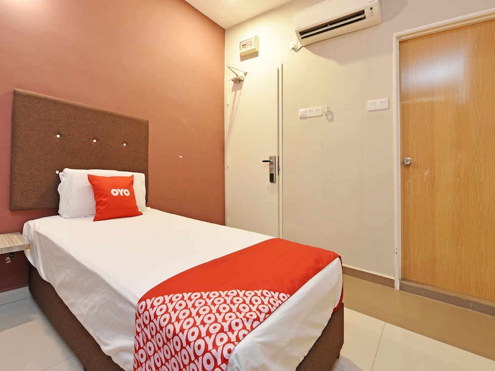 Super OYO Capital O 90556 Hotel Cherita Rooms 13/17