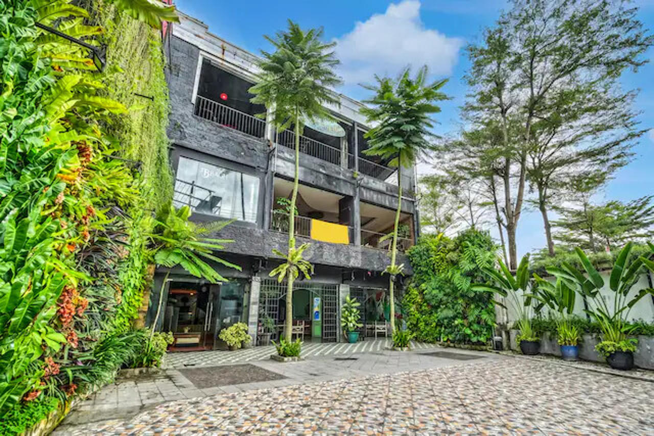 Hotel O near Primaya Hospital formerly La Buana Guest House in MAKASSAR