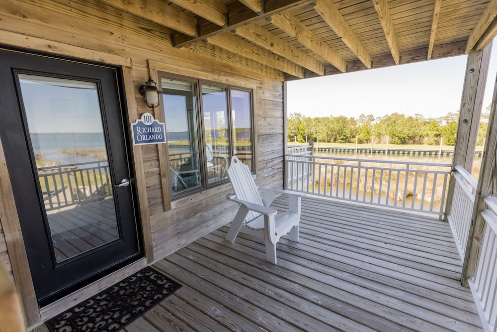The Burrus House Inn Waterfront Suites 23/50