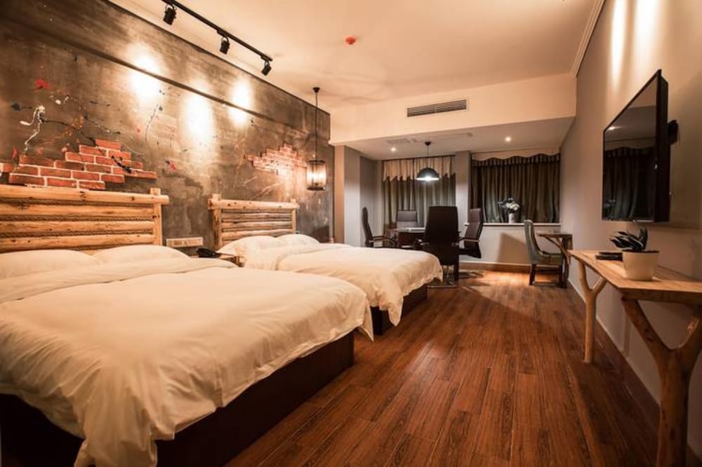 DELUXE, TWIN BEDS