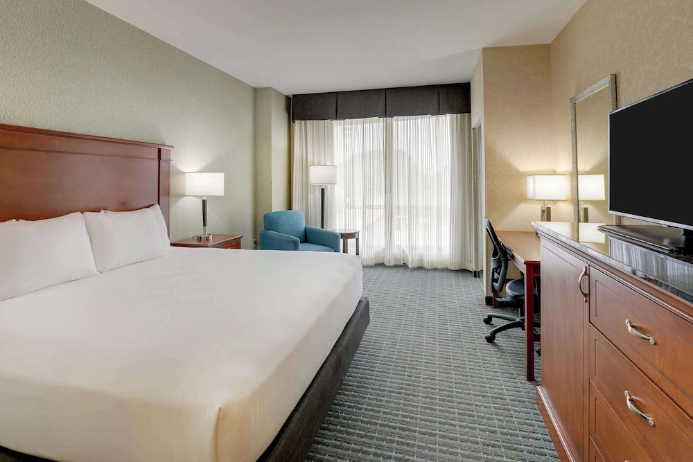 Drury Inn And Suites Grand Rapids 16/77
