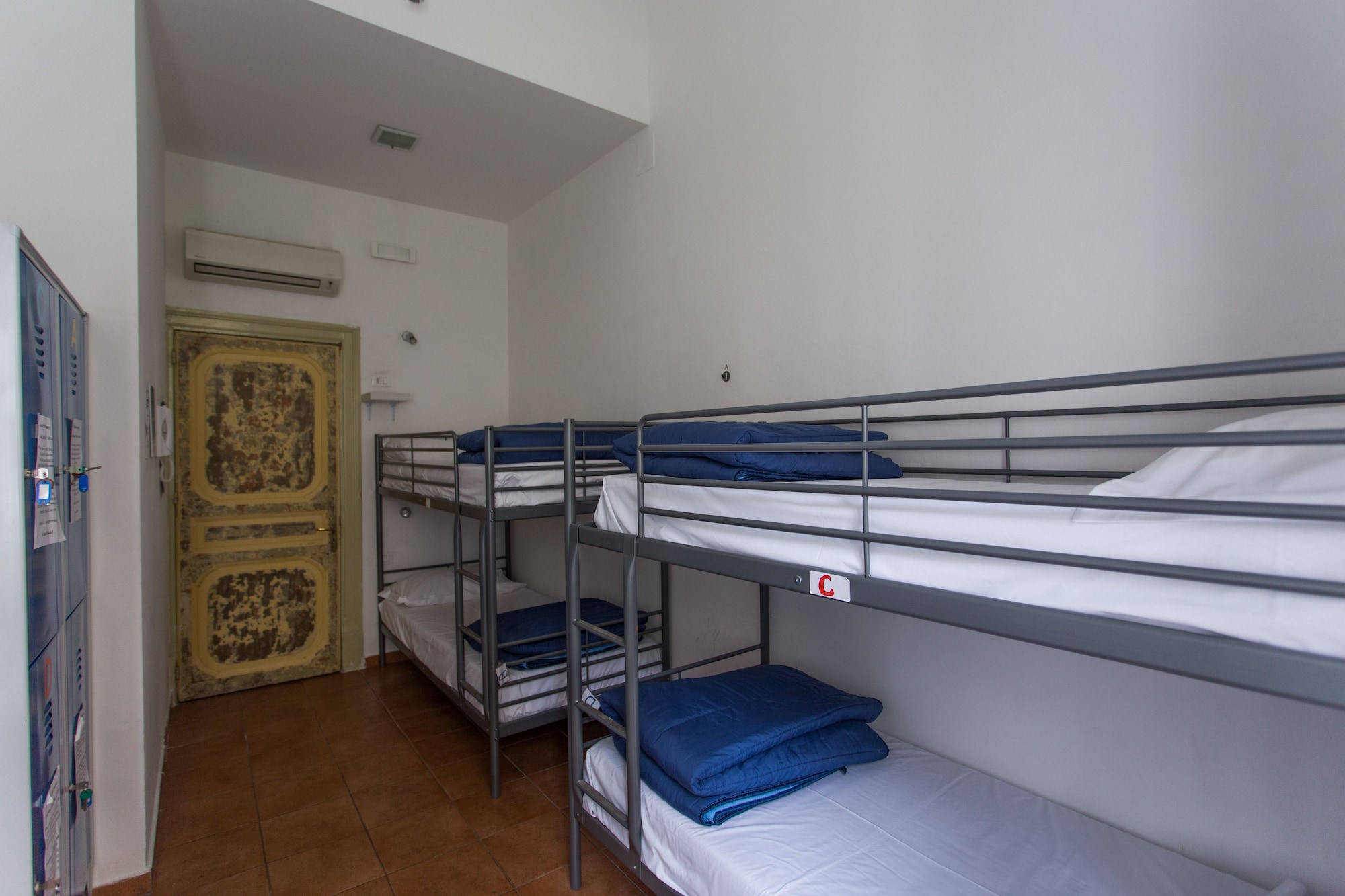 FEMALE DORM, FEMALE ONLY, STANDARD, SHARED BATHROOM