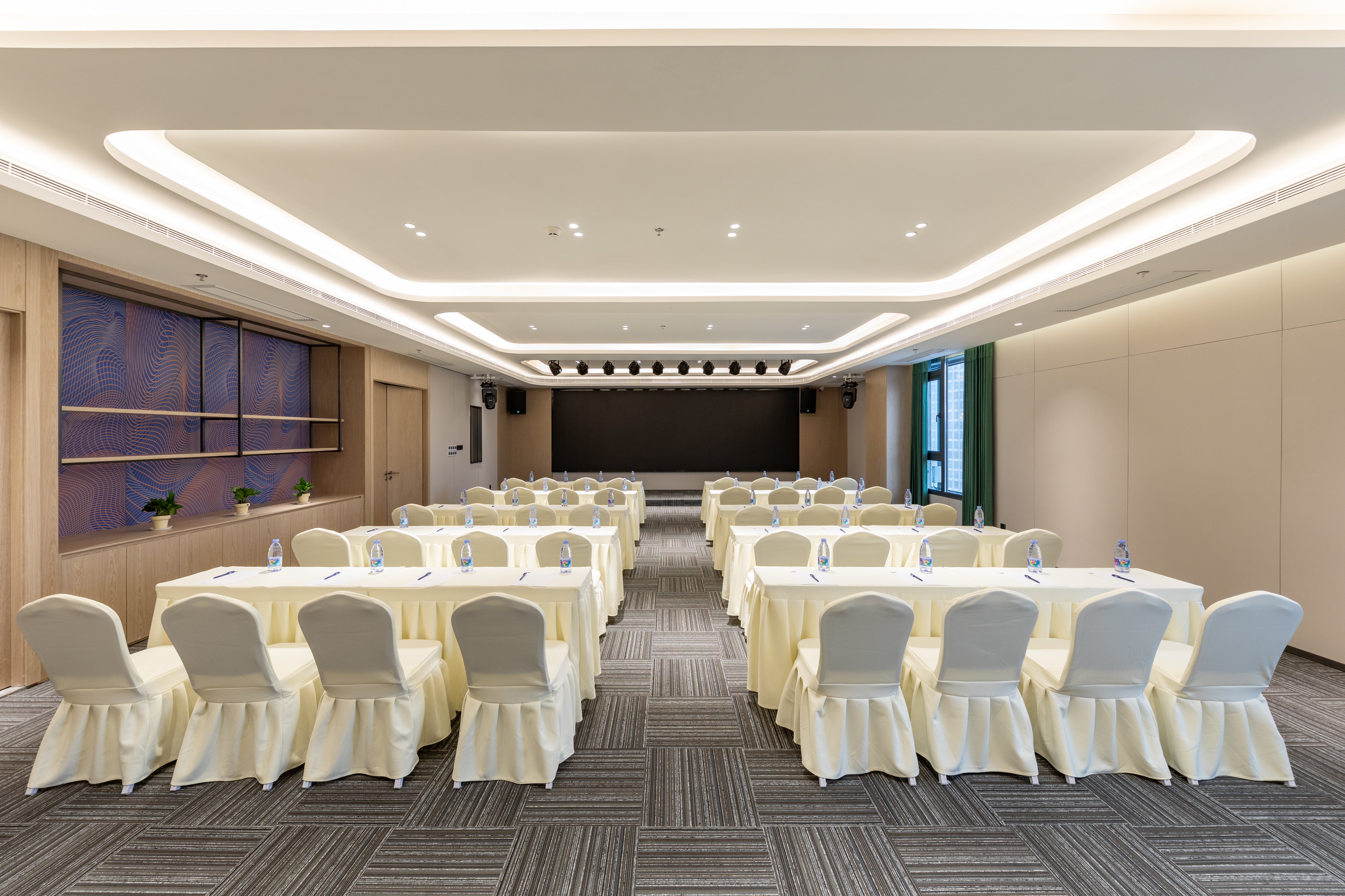 Holiday Inn Express Shanghai Changfeng Park 28/32