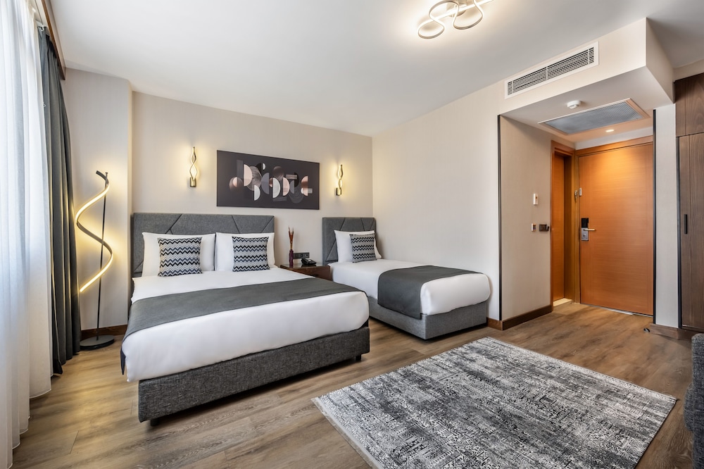 Bristol Hotel 12/50