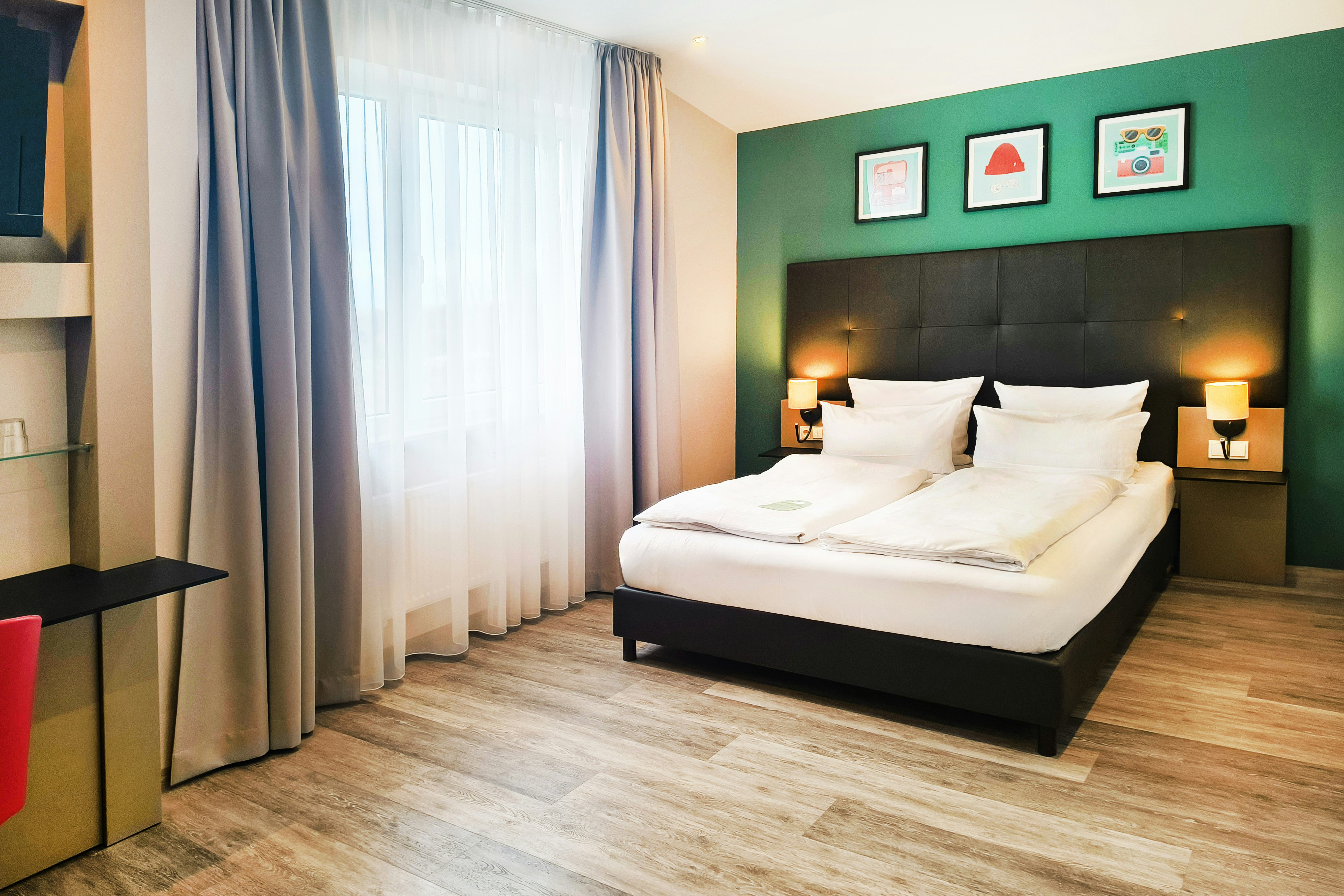 Standard, Queen Bed