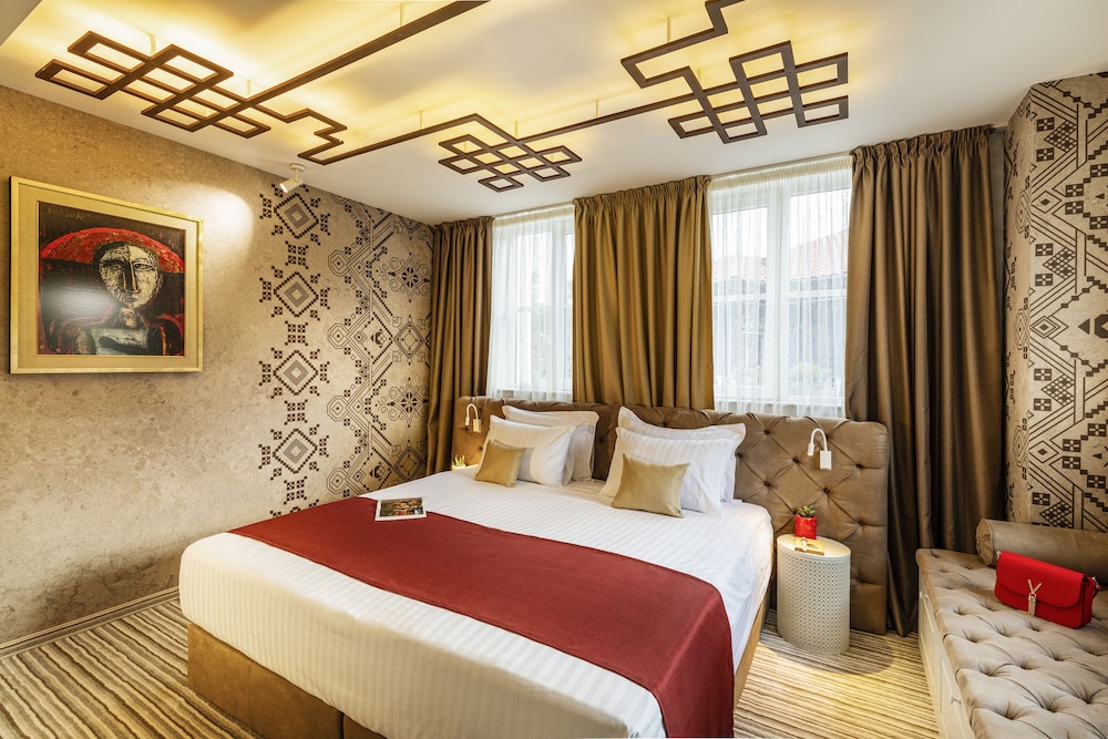 Hotel Gallery 37 24/58