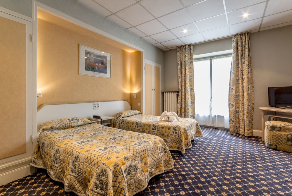 Hotel Busby 35/76