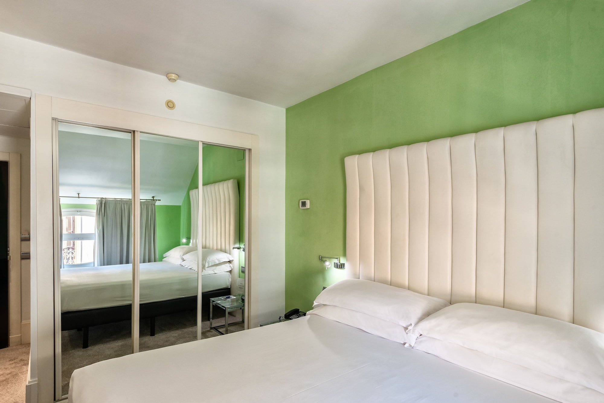 Standard, King Bed, Mariposa Hotel Ex Room Mate Lola 4/5