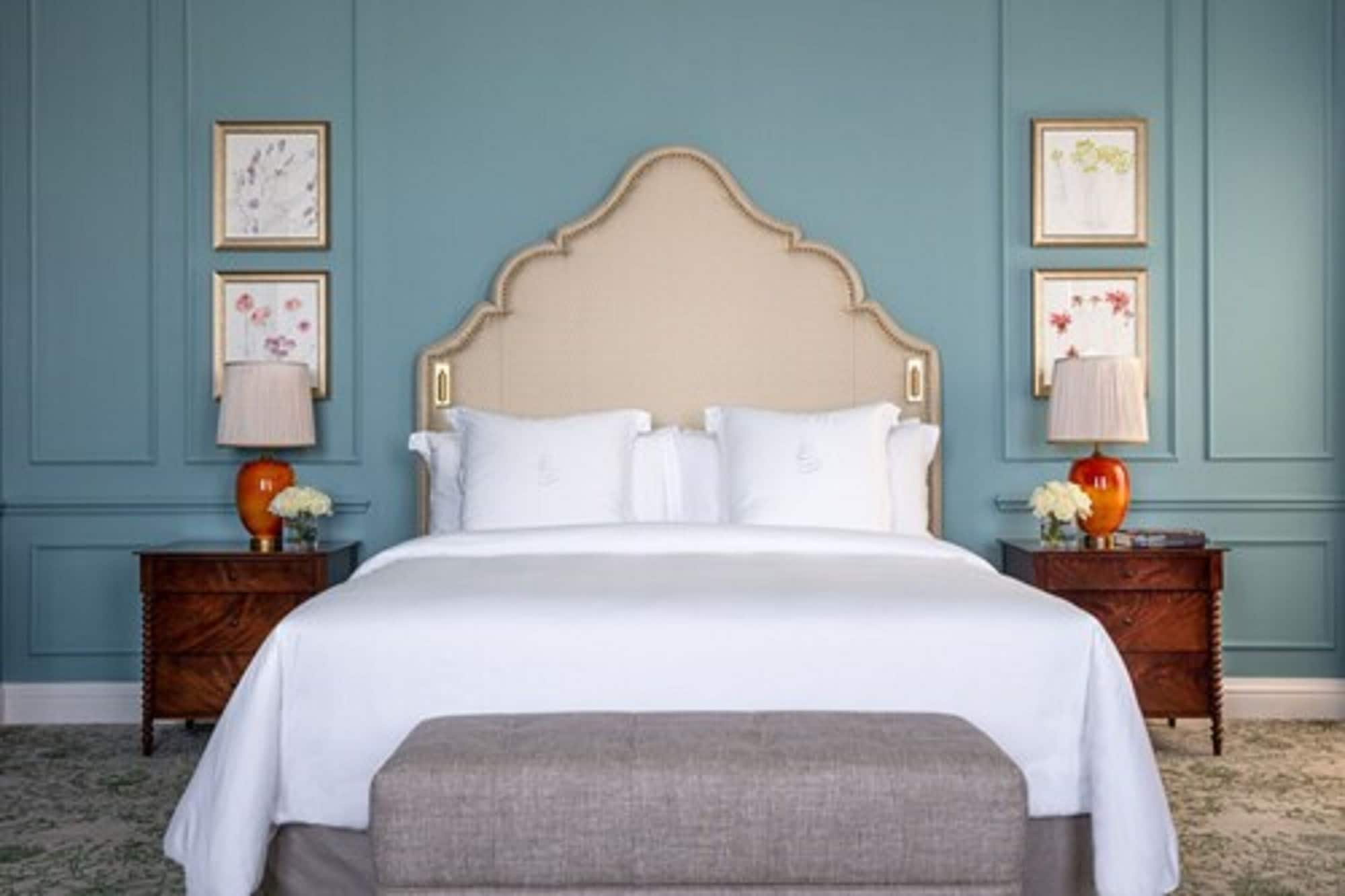 Grand, Manor, King Bed