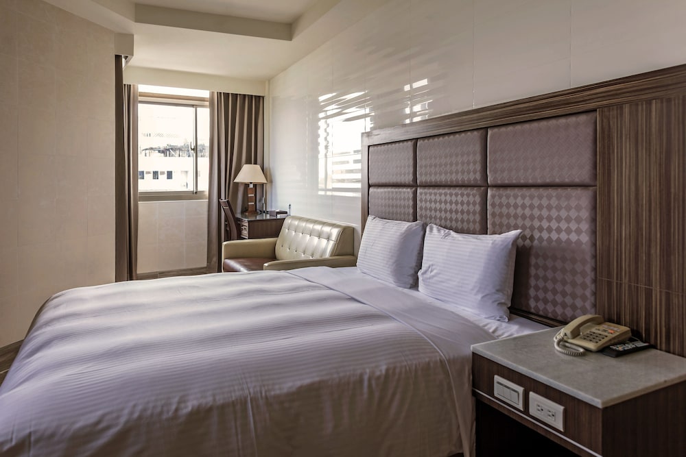 DELUXE, DOUBLE BED