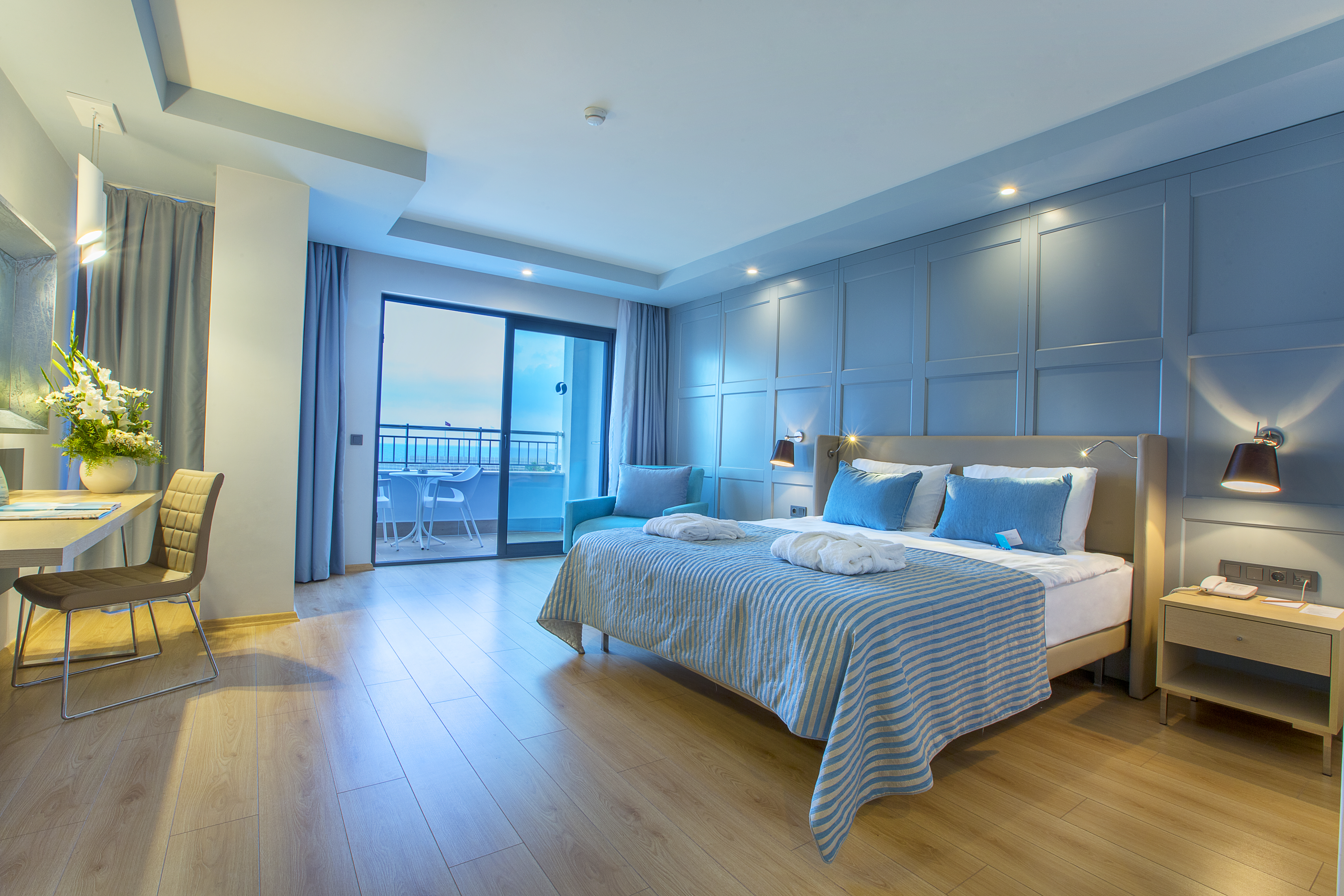 SIDE SEAVIEW STANDARD ROOM