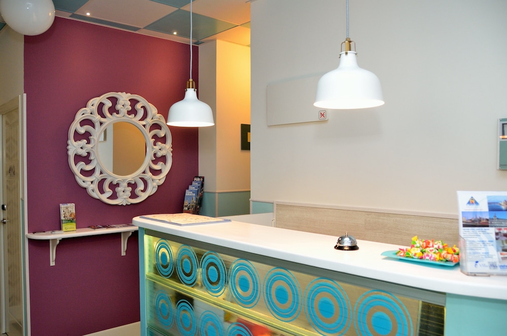 Hostal Far Home Plaza Mayor 2/25