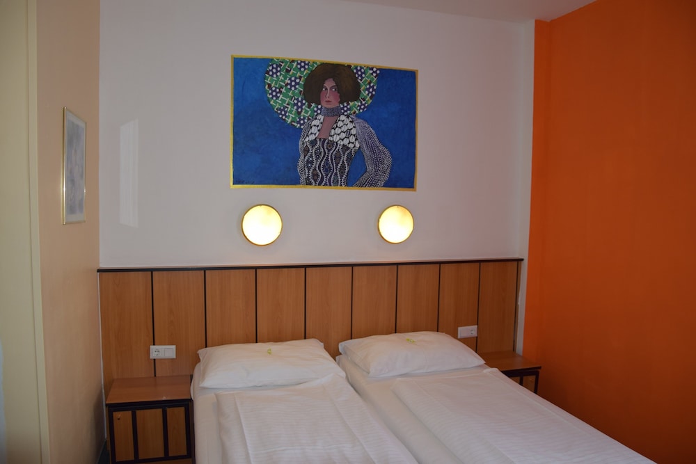 ART, DOUBLE BED