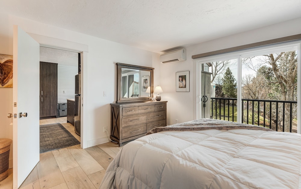 Bend Riverside Inn &amp; Suites 24/51