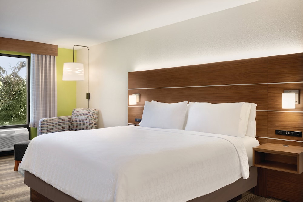 Holiday Inn Express Hotel Suites Lavonia 13/57