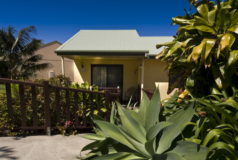 Governors Lodge Resort Hotel 57/69