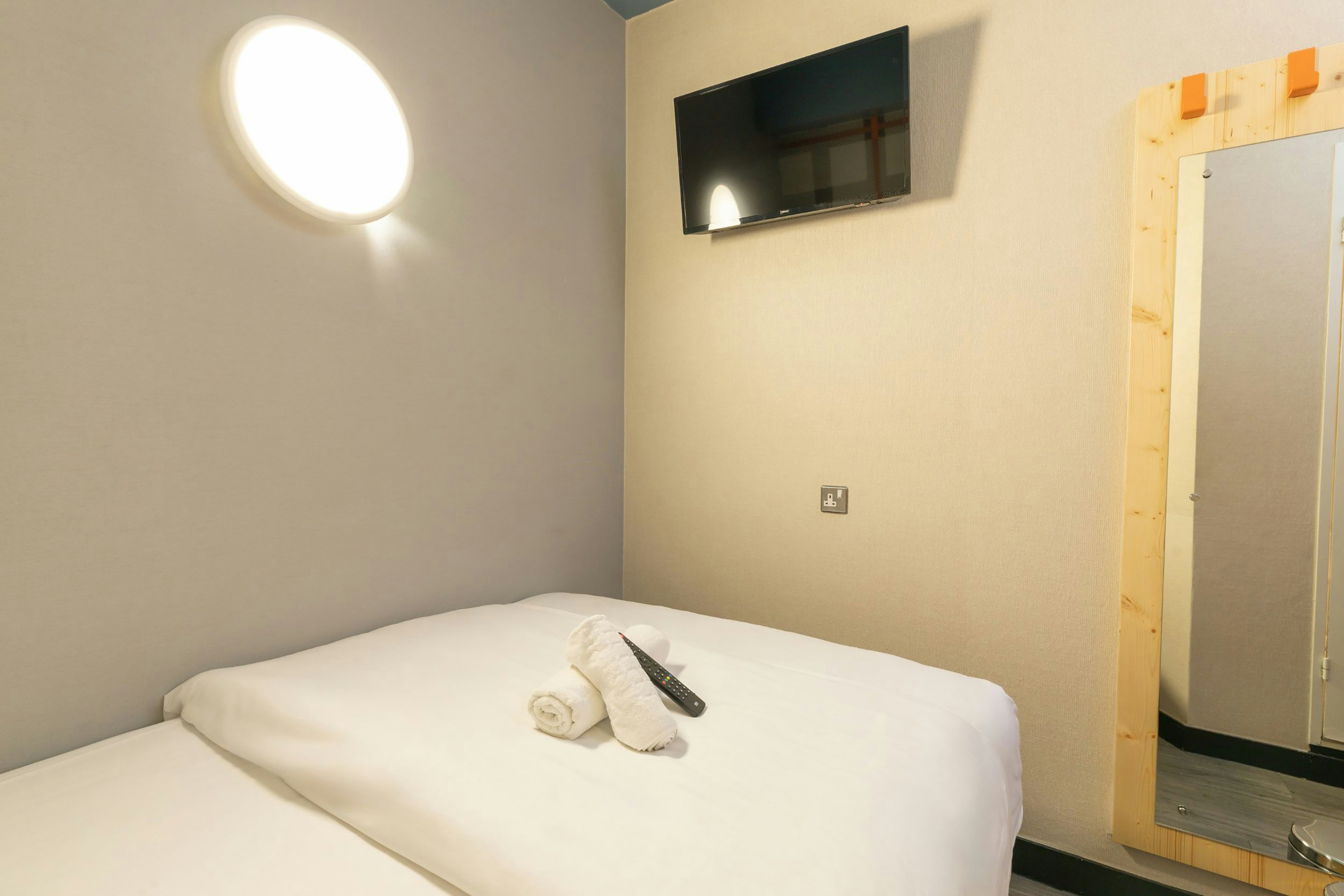 easyHotel Glasgow City 9/19