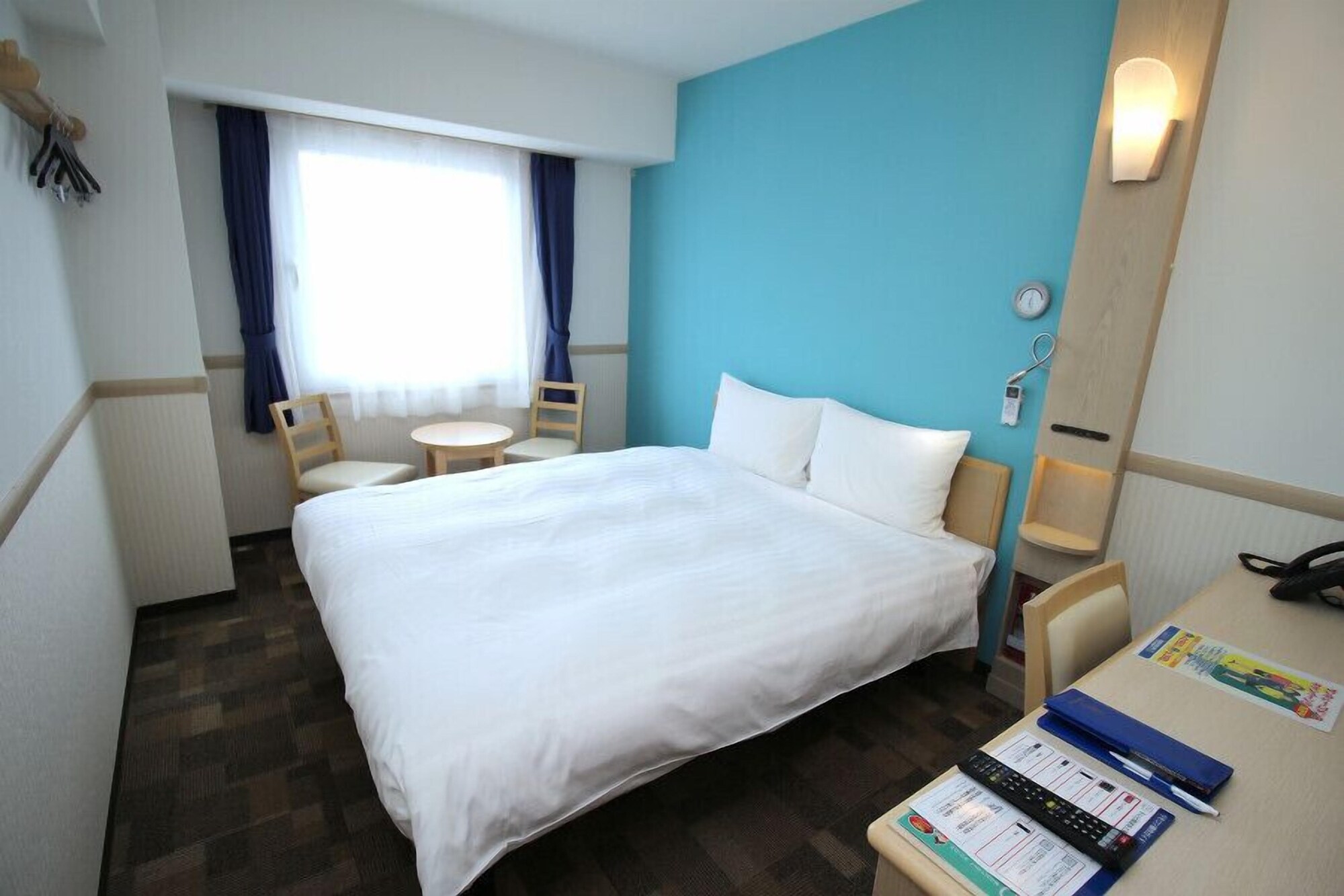 ROOM, DOUBLE BED, NO PARKING