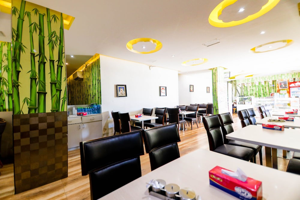 Savoy Inn Hotel 27/32