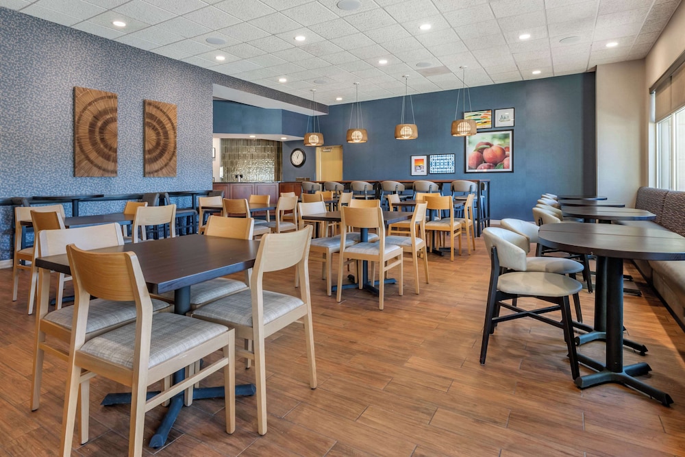 Drury Inn and Suites Valdosta 36/48