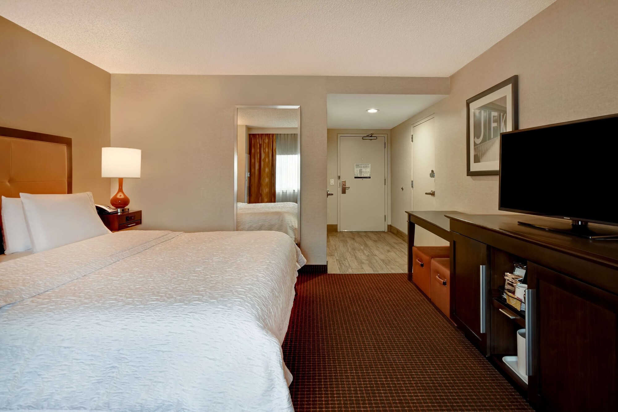 ROOM, KING BED