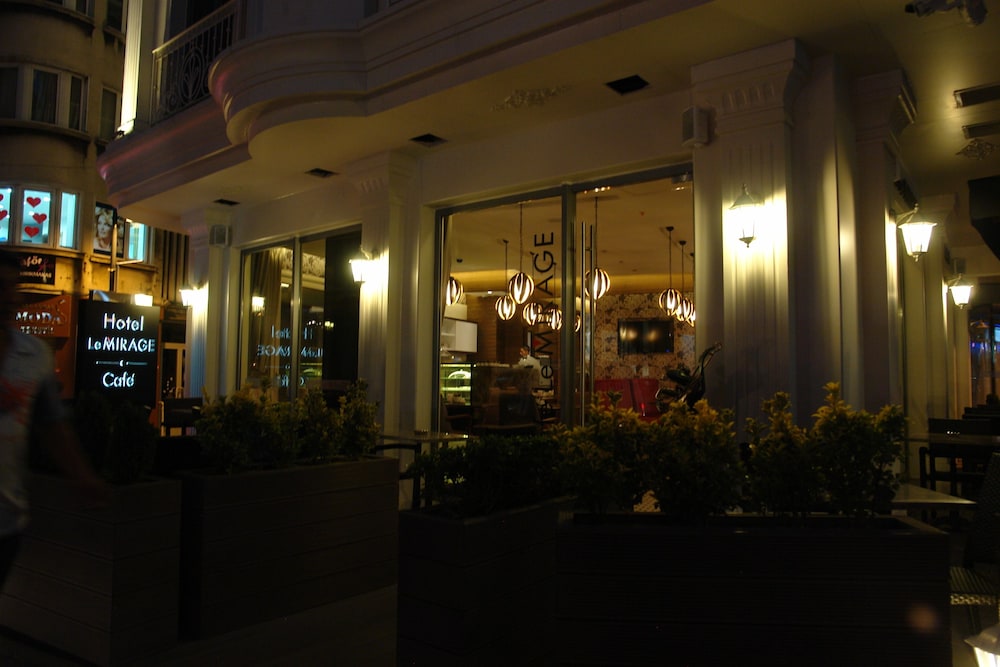 Hotel Le Mirage 66/69