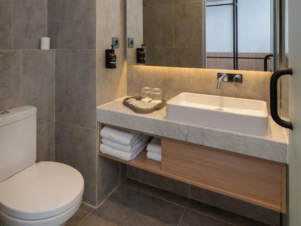 Laska Hotel and Resort Ciletuh 40/40