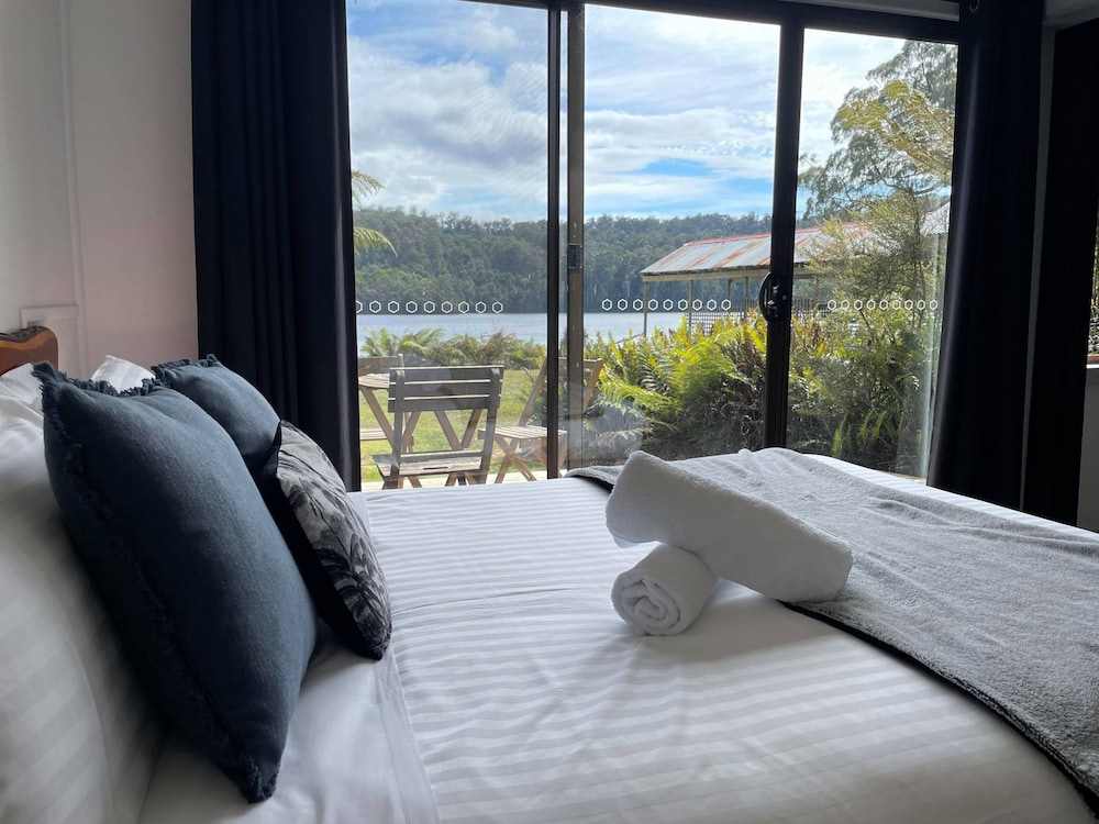 Tullah Lakeside Lodge 11/64