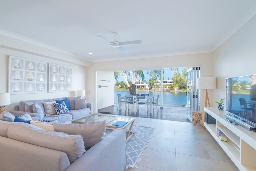 NOOSA ENTRANCE WATERFRONT RESORT 58/80